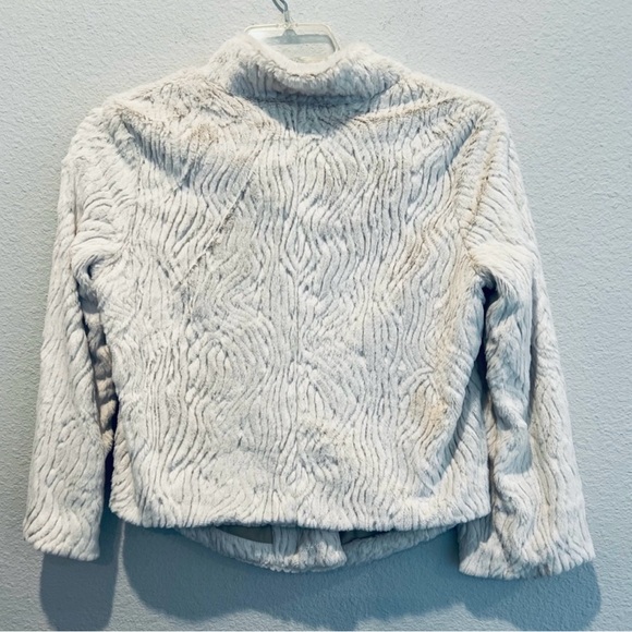 Patagonia Off White Ivory Faux Fur Jacket 2 Button  Cropped Textured Very Soft S - Picture 2 of 7